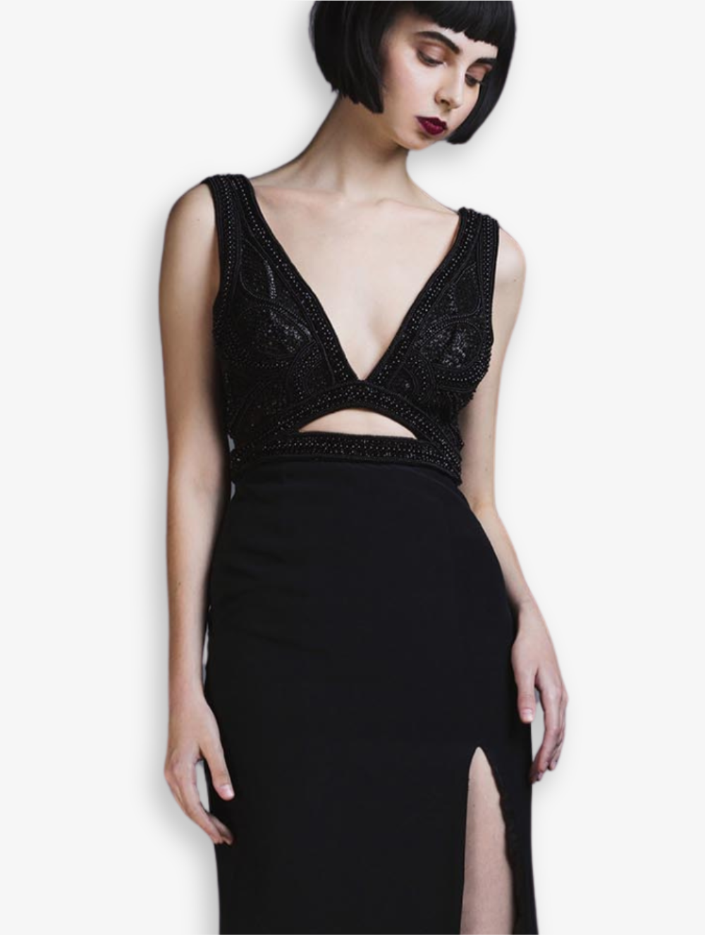 فستان أسود مطرز يدوياً بالخرز