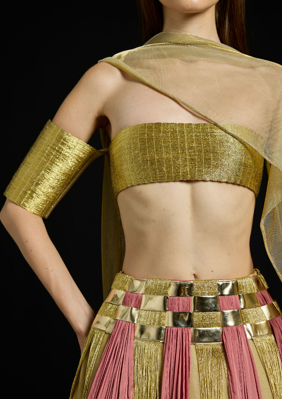 Interwoven Gradient Metallic Ensemble