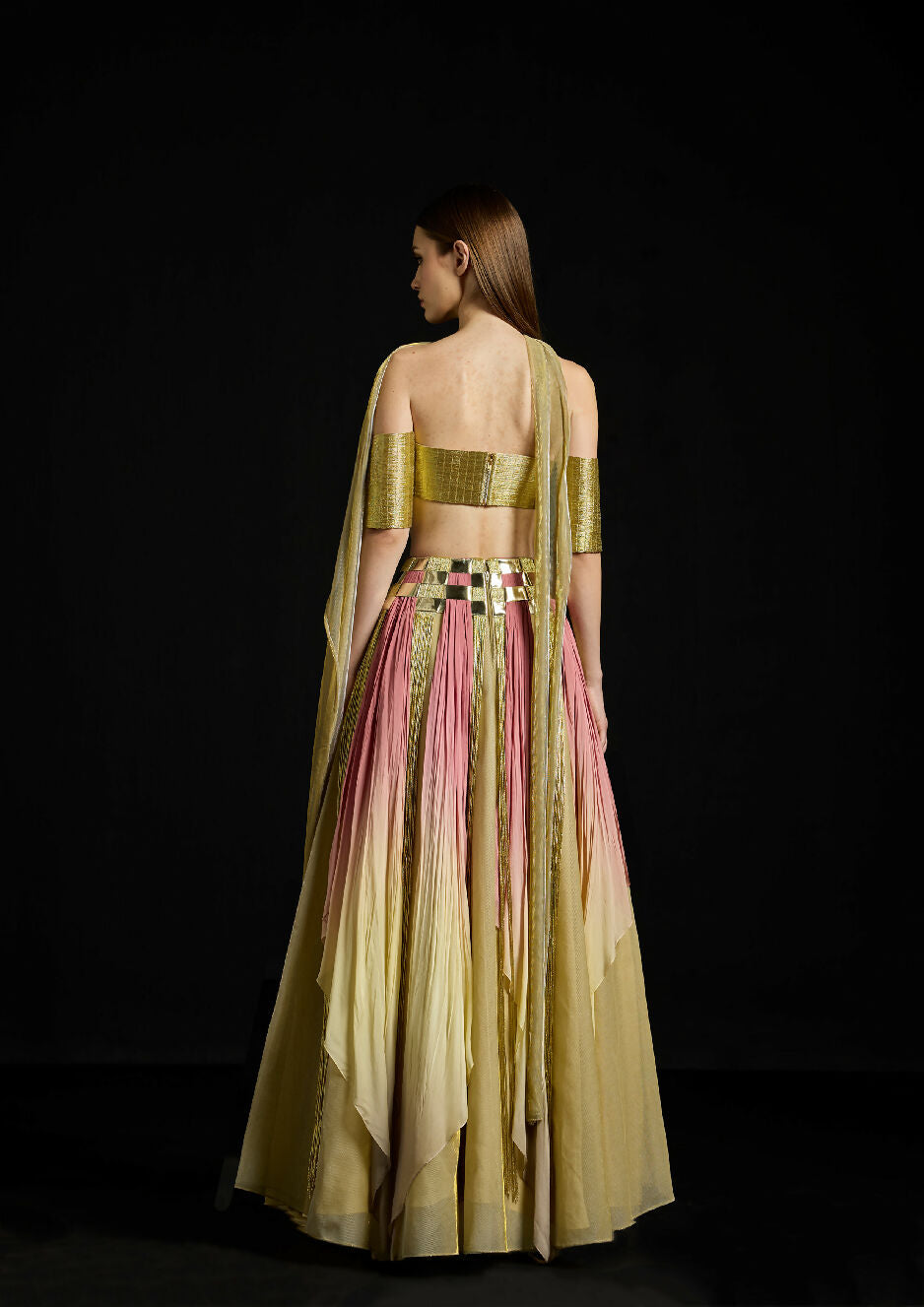 Interwoven Gradient Metallic Ensemble