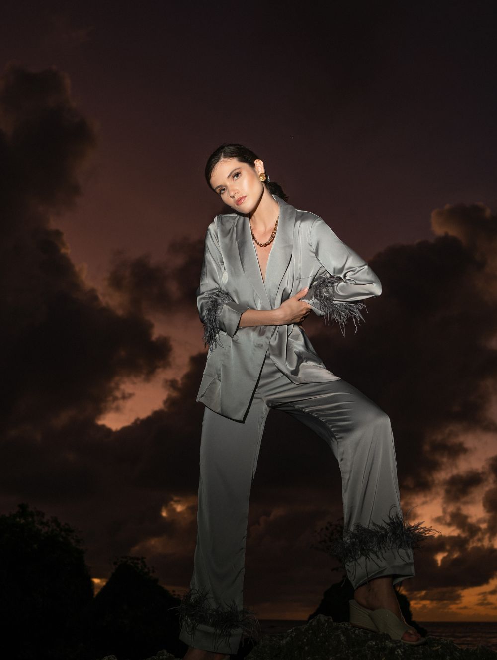 مجموعة فريدا الحريرية الرمادية