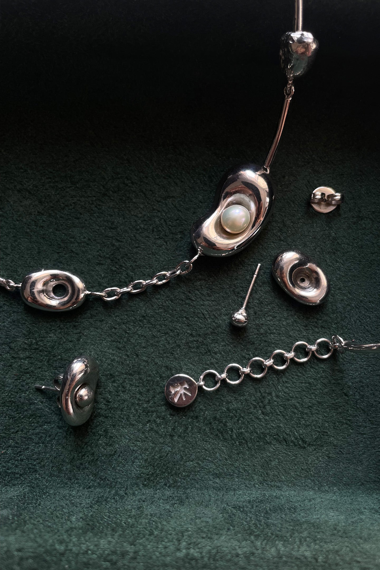 COSMOS PEARL STUDS- PLATINUM