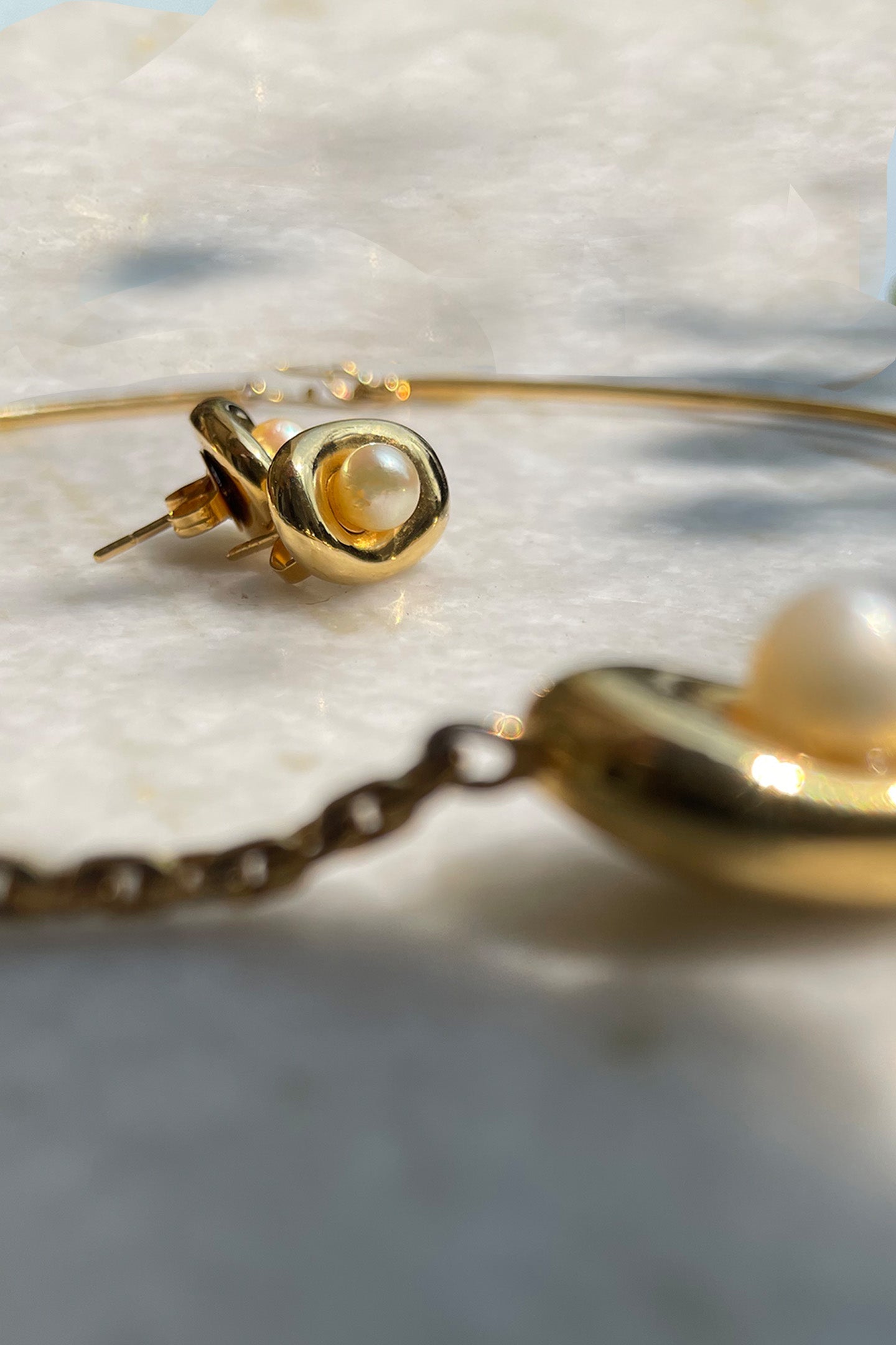 COSMOS PEARL STUDS- GOLD