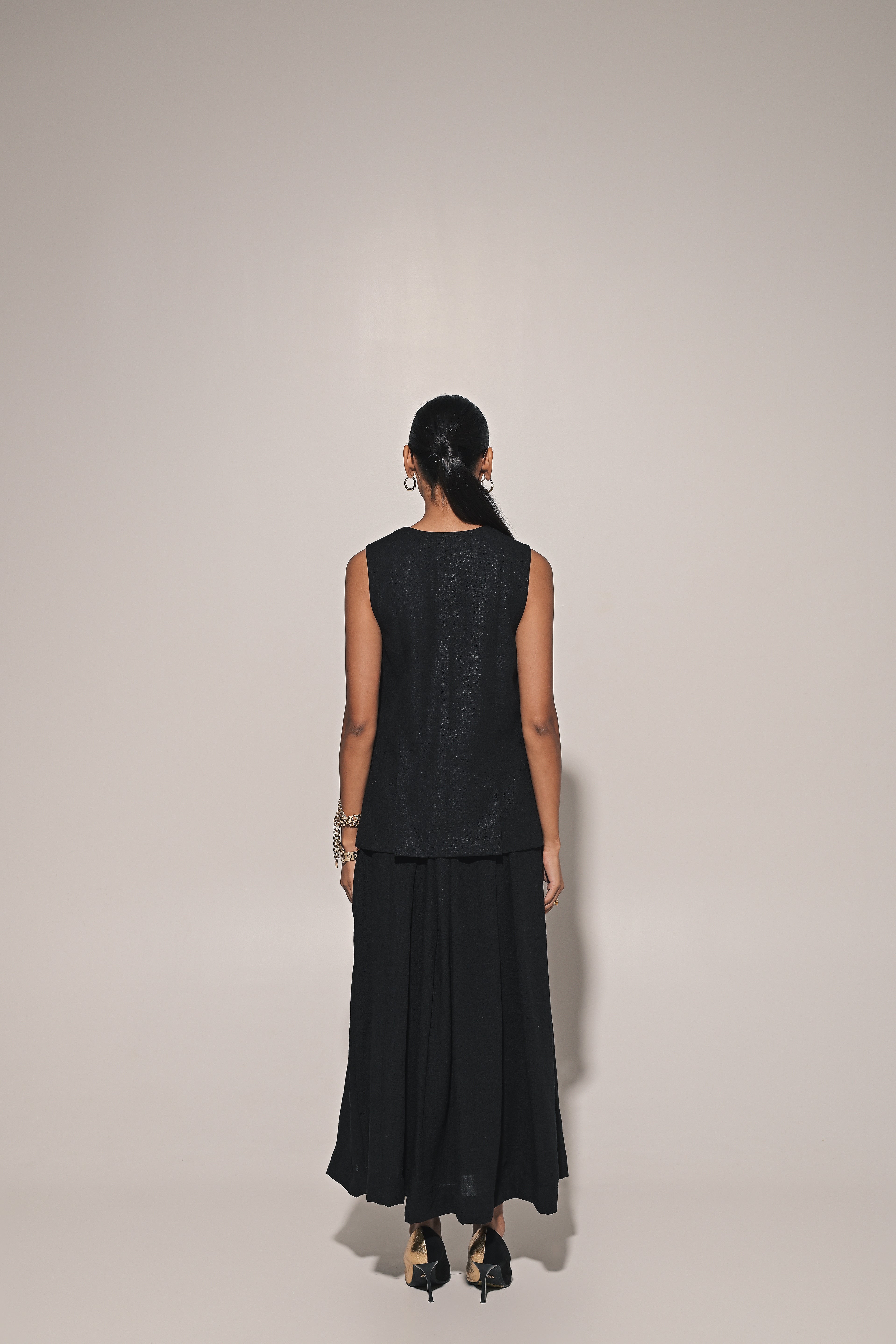 Black elan skirt with kuro zipper