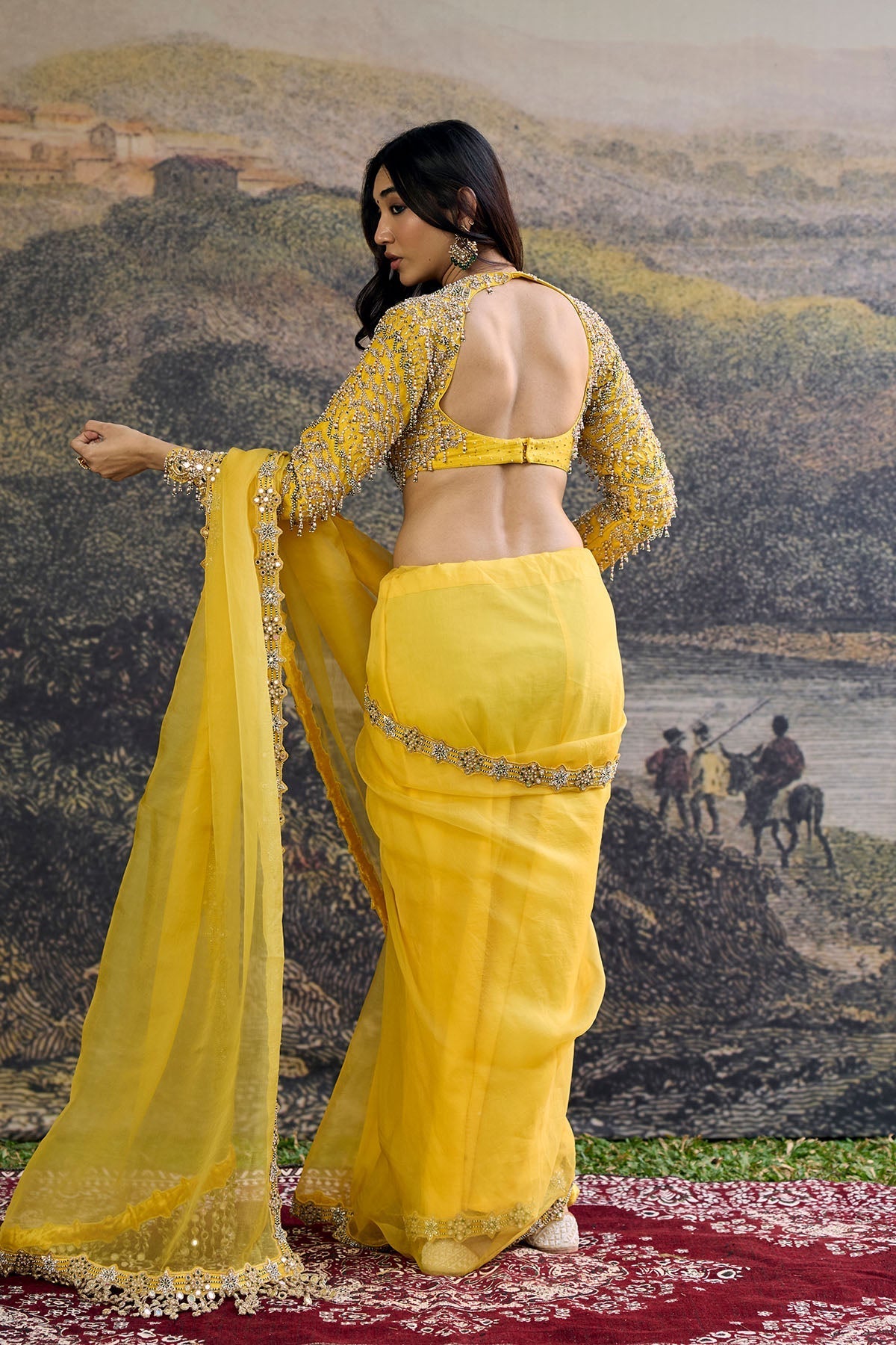 Peela Tara Organza Saree Set