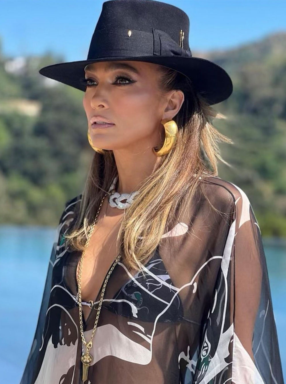 أقراط سيرينا الذهبية